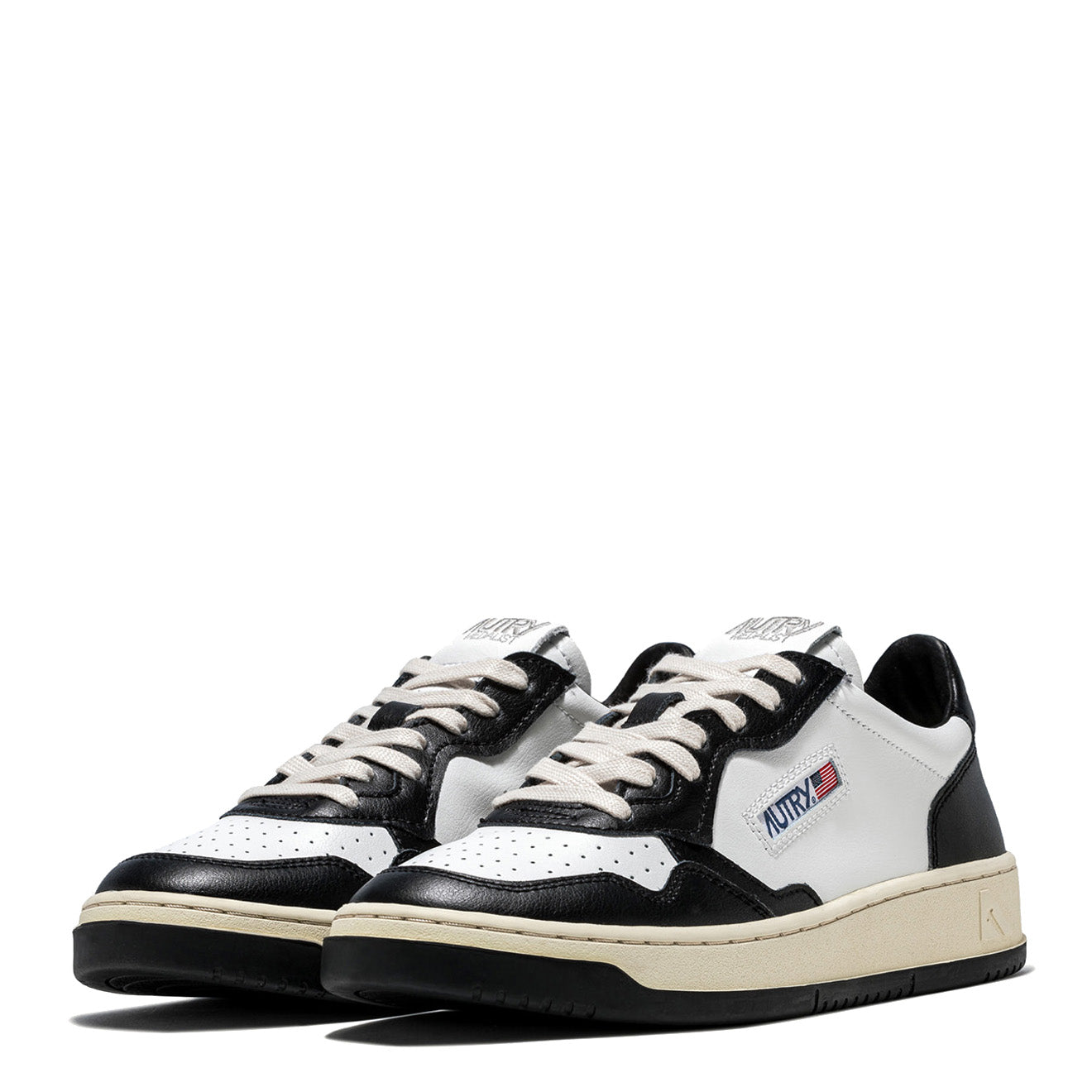 Autry Medalist Low Trainers Black / White | Yards Store Menswear